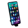 persona-celular-stand-2